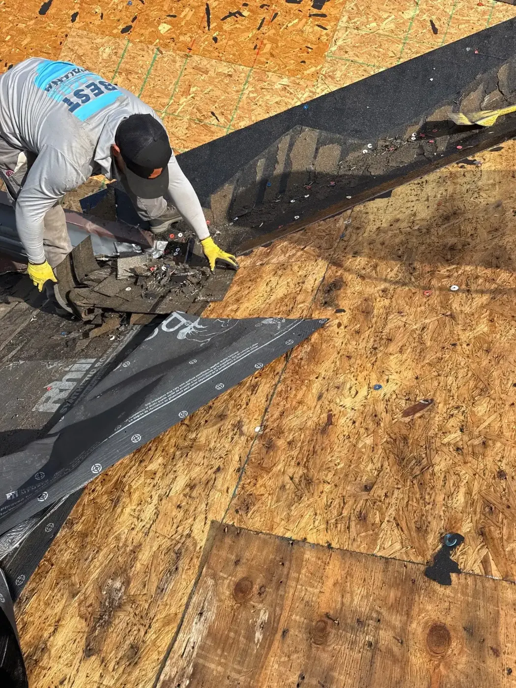 Flashing and seam work in Geist